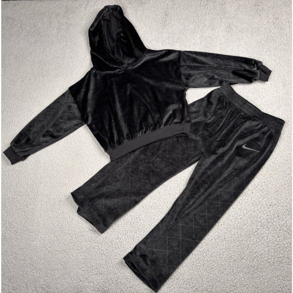 Nike Girl 2-piece Velour pants Set Hoodie Pants Size 5-6 Black Embossed Logo